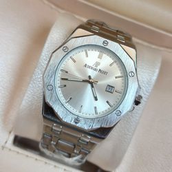 ساعت مچی مردانه طرح AP موتور کوارتز بند درجه یک صفحه سیلور تقویم دار با قفل پروانهای