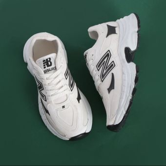 کتونی حراجی طرح نیو بالانس 530سفید مشکی سایز 40