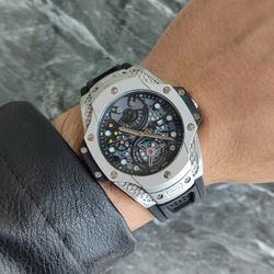 ساعت مچی عقربه ای هابلوت مدل SRقفل کلیپسی بند رابر