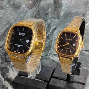 ساعت مردانه و زنانه اولد مانی طلایی با صفحه مشکی