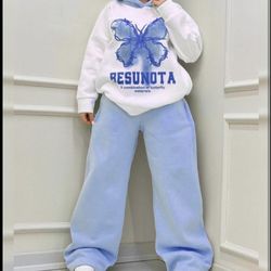 ست هودی شلوار پروانه 1379 جنس دورس سه نخ داخل کرکی درجه یک زنانه