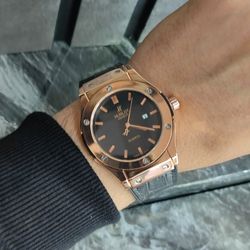 ساعت مچی عقربه ای هابلوت مردانه رزگلد با بند چرم و قفل کلیپسی مدل 890290