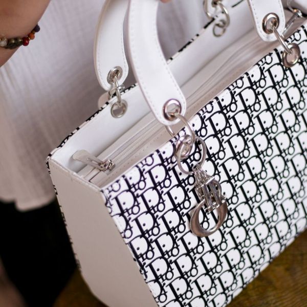 کیف دوشی دخترانه مجلسی طرح دیور سایز بزرگ | کیف زنانه شیک کد 1444