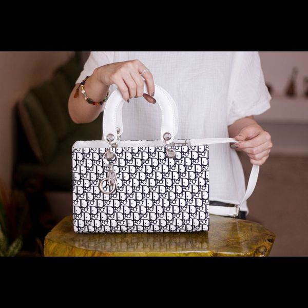 کیف دوشی دخترانه مجلسی طرح دیور سایز بزرگ | کیف زنانه شیک کد 1444