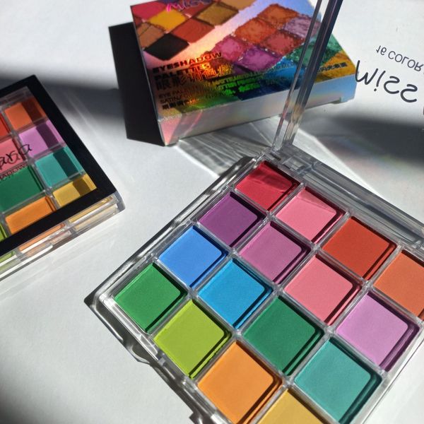 سایه تابستانی میس لارا