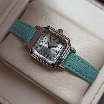 ساعت مچی زنانه برند اولیجیا بند آبی عدد رومی