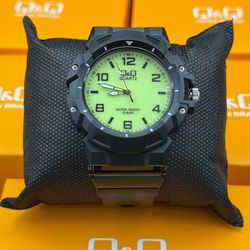 ساعت کیو اند کیو Q&Q مردانه شب تاب به همراه باطری اضافه و جعبه