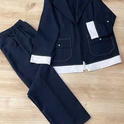 کت شلوار زنانه.