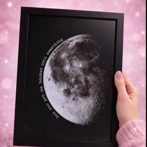 تابلو قاب و شیشه طرح ماه