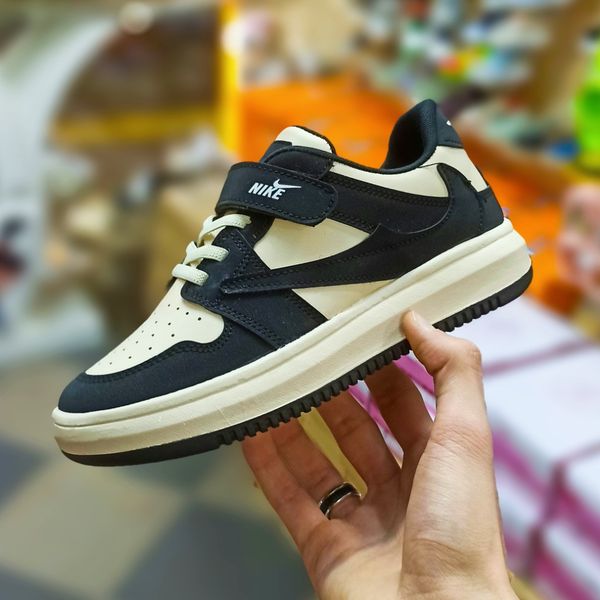 کتونی و کفش وارداتی بچگانه مدل نایک ترویس