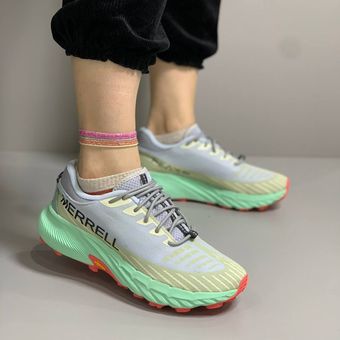 کتونی زنانه کرم طوسی زیره صابونی برند Merrell