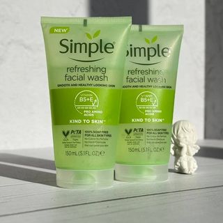 ژل شستشوی صورت سیمپل مدل Refreshing
