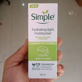 کرم آبرسان مدل لایت پوست چرب تا نرمال اصلی