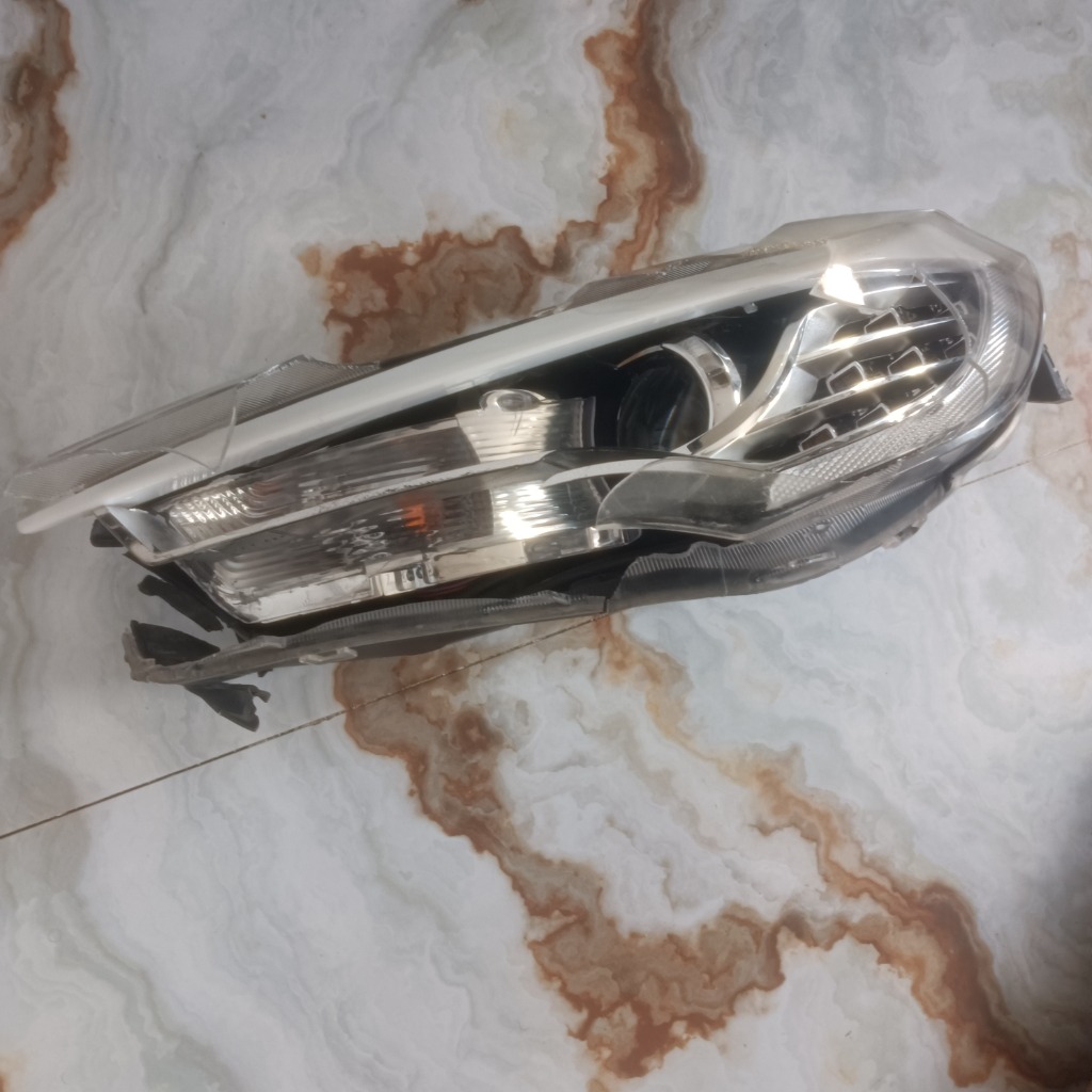 چراغ جلو لیفان 820 سمت چپ با لنز و... (فابریک لیفان استوک اصلی)