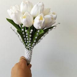 دسته گل لاله و مروارید