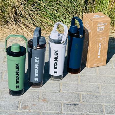 شیکر استنلی 590 میلی لیتر مخزن دار مدل Activate Shaker Bottle