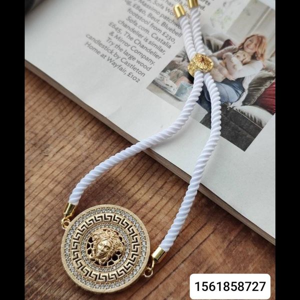 دستبند شیک با طراحی مدوسا ورساچ