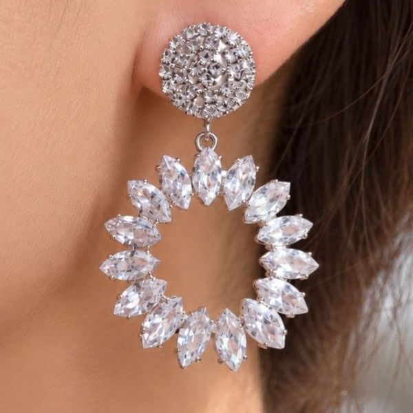 گوشواره جواهری با طراحی دایرهای و نگینهای درخشان