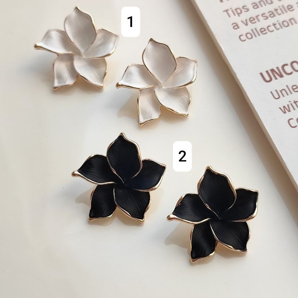 گوشواره میناکاری طرح گلبرگ