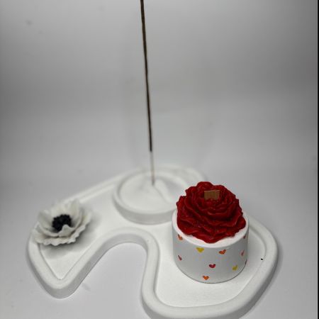 ست جاعودی و شمع گل‌دار – مدل عشق سفید