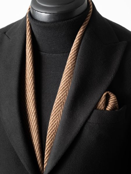 شالگردن و پوشت قهوه‌ای جناقی s235