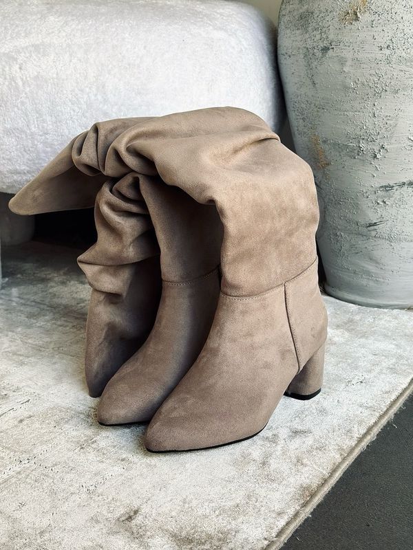 بوت بلند چروک پاشنه دار