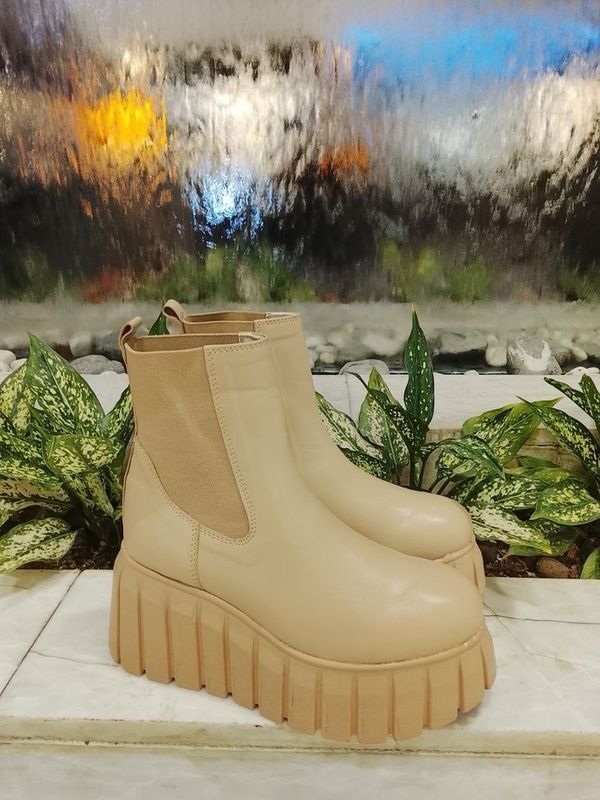 نیم بوت برشکا