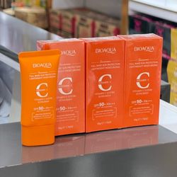 ضدآفتاب بی رنگ ویتامین سی بیواکوا BIOAQUA