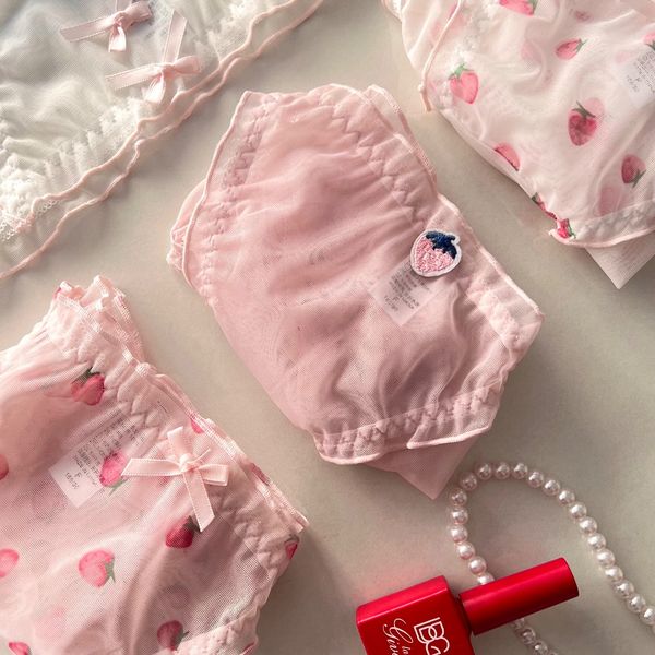 شورت توت فرنگی توری