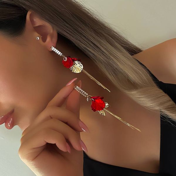 گوشواره زنانه گل قرمز آویزدار