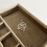 سنجاق سینه مردانه طرح اسم اختصاصی
