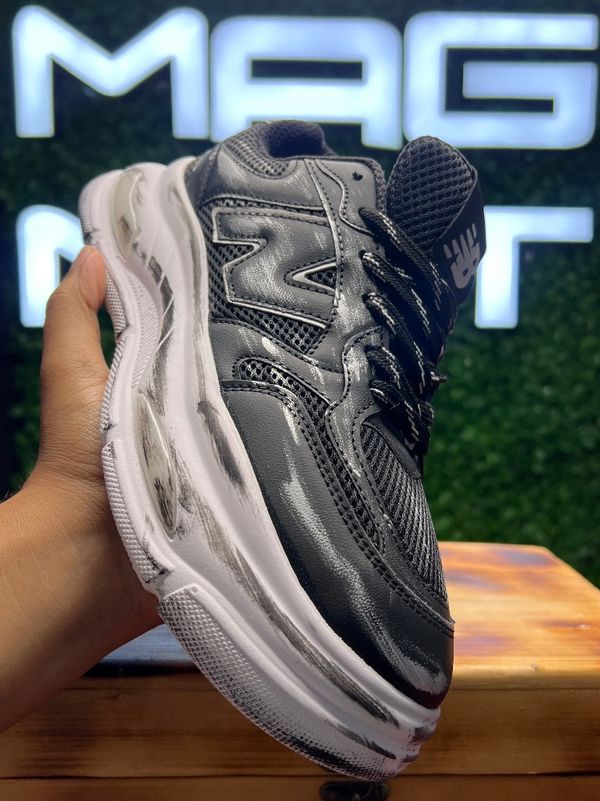 کتانی NEW BALANCE مشکی