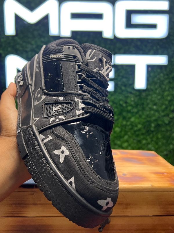 کتانی Louis Vuitton Trainer مشکی ورنی