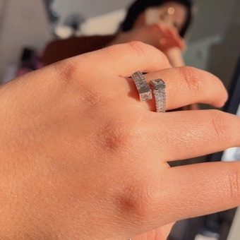 انگشتر نگین دار