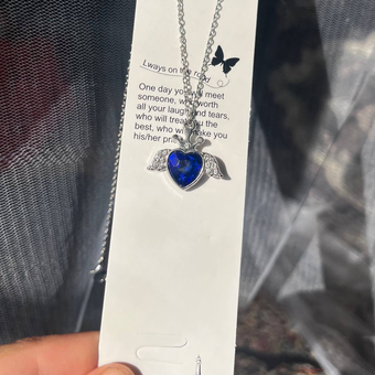 گردنبند قلب بالدار کاربنی