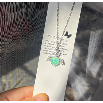 گردنبند قلب بالدار سبز ابی