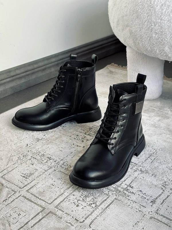 نیم بوت کلاسیک میو میو