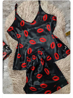 تاپ و شلوارک ساتن طرح kiss