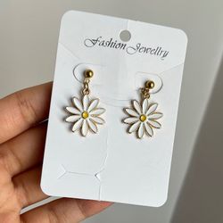 گوشواره بابونه