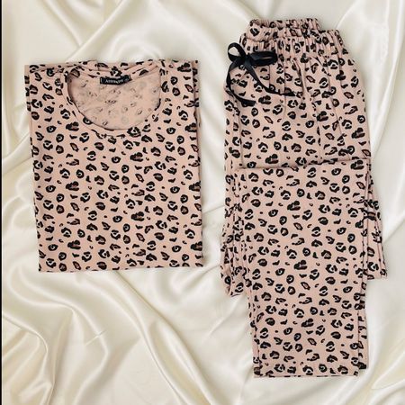 ست تیشرت و شلوار زنانه برند Attractive طرح پلنگی مینیمال فانتزی (نخ پنبه)