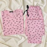 ست تیشرت و شلوار زنانه برند Attractive طرح قلب مشکی (نخ پنبه - صورتی پاستلی)