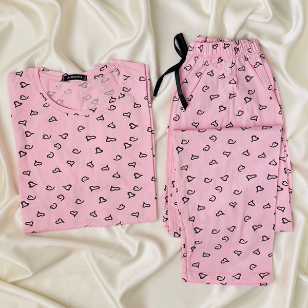 ست تیشرت و شلوار زنانه برند Attractive طرح قلب مشکی (نخ پنبه - صورتی پاستلی)