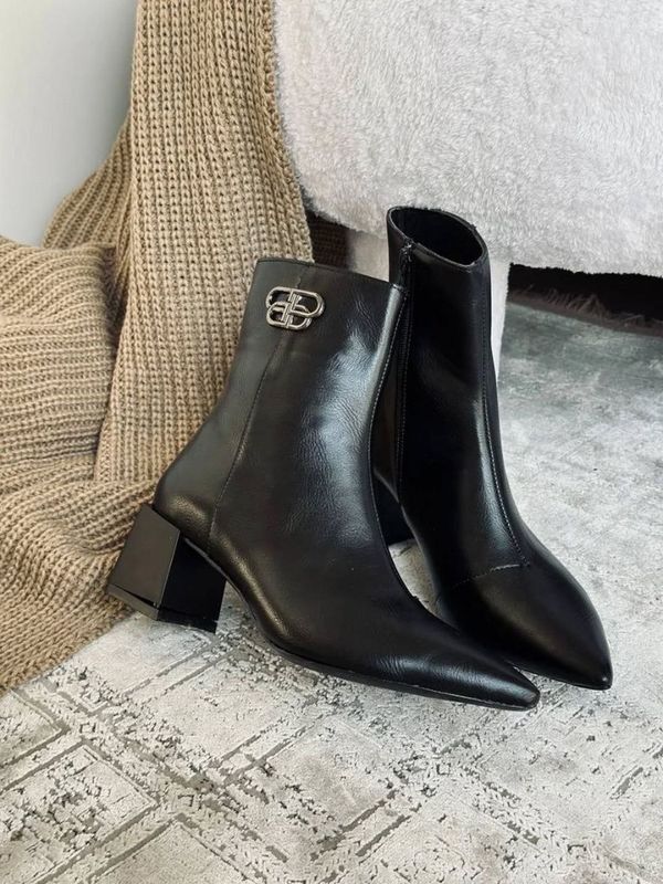 نیم بوت Balenciagaنوک تیز