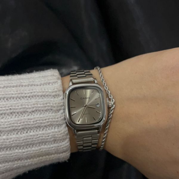 ساعت کاسیو و دستبند طنابی زنانه