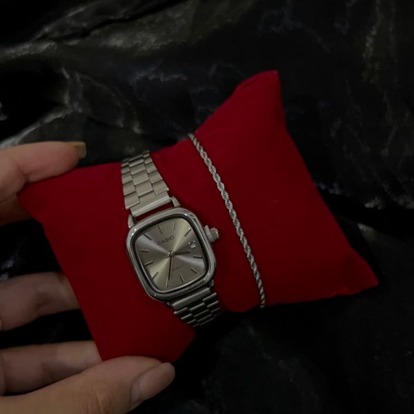 ساعت کاسیو و دستبند طنابی زنانه