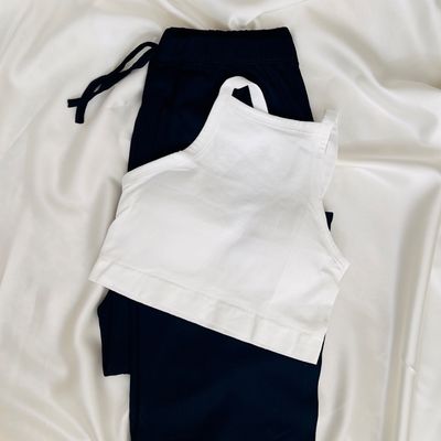 ست پیشنهادی شین‌دخت: نیم‌تنه سفید و شلوار مشکی کبریتی (کلاسیک و فری‌سایز)