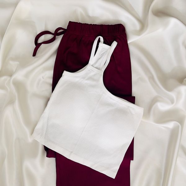 ست پیشنهادی شین‌دخت: نیم‌تنه کبریتی سفید و شلوار زرشکی (فری‌سایز با کشسانی بالا)