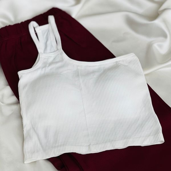 ست پیشنهادی شین‌دخت: نیم‌تنه کبریتی سفید و شلوار زرشکی (فری‌سایز با کشسانی بالا)