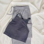 ست پیشنهادی شین‌دخت: نیم‌تنه خاکستری و شلوار طوسی کبریتی (راحت و منعطف)