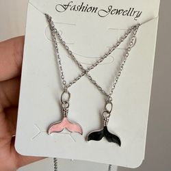 گردنبند دم وال صورتی مشکی